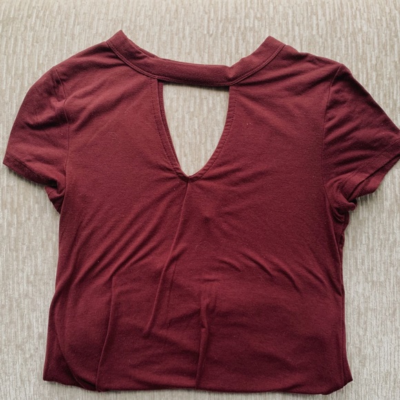 BURGUNDY SHORT SLEEVE WITH DETAILED NECKLINE - Picture 1 of 2
